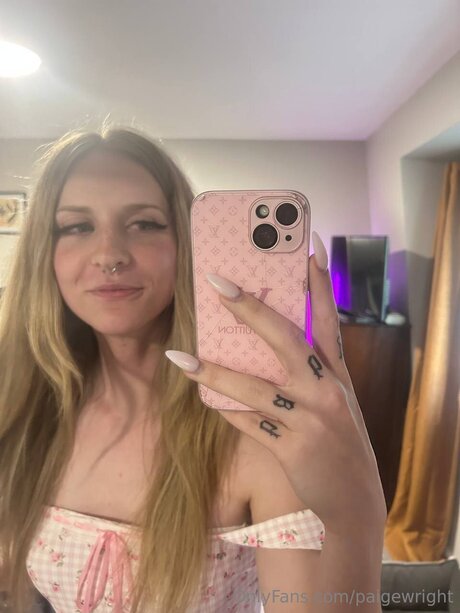 Paigewright beautiful star pictures