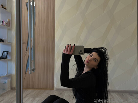 Ellyberry hot pornstar gallery