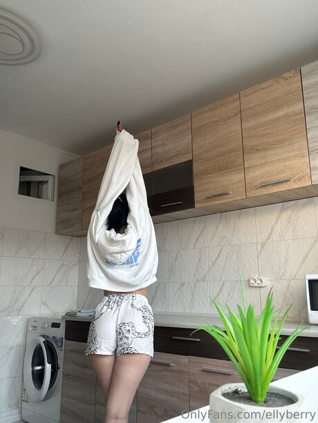 Ellyberry star erotic pics