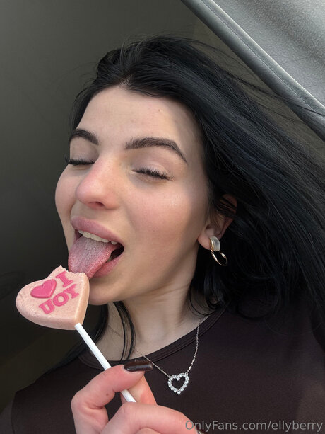 Ellyberry naked model galleries