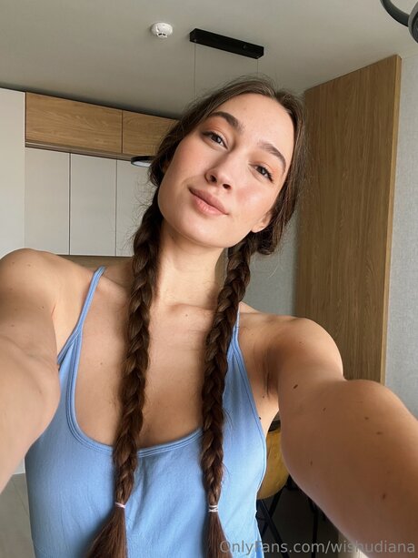 Wishudiana exclusive model picture