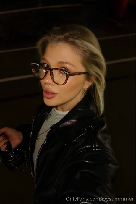 Ivysummmer nude model images