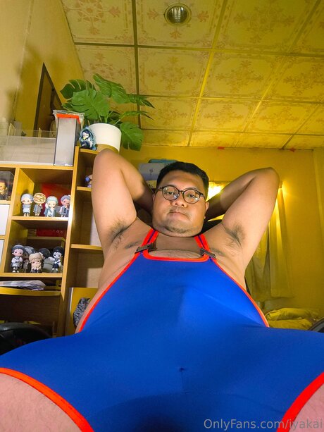 Iyakai model naked img