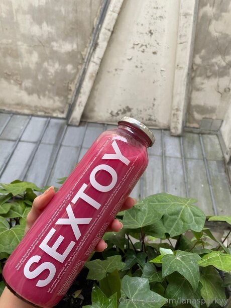 Lanasparkyy model porn pics