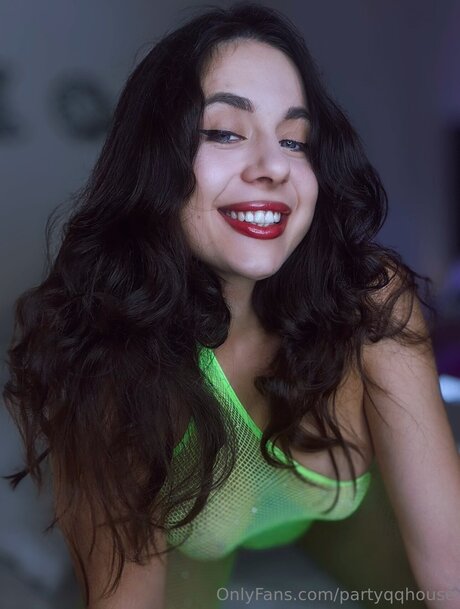 Partyqqhouse model sex image