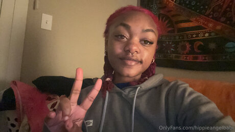 Hippieangelbabi model adult pic