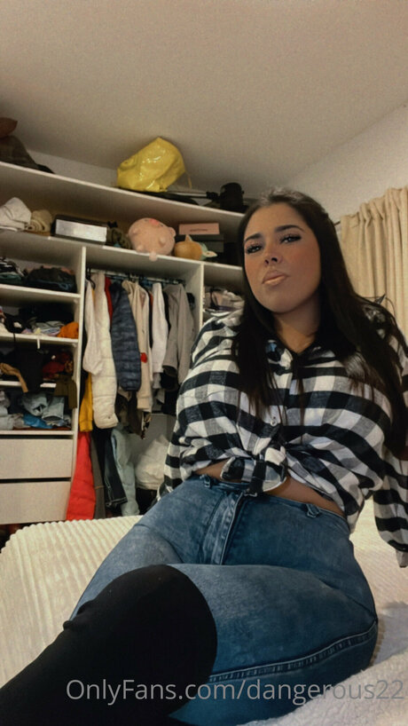 Dangerous22 star free pics