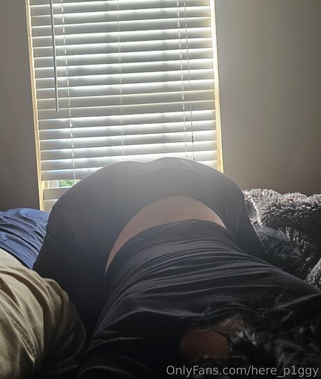 Here P1ggy sex model pictures