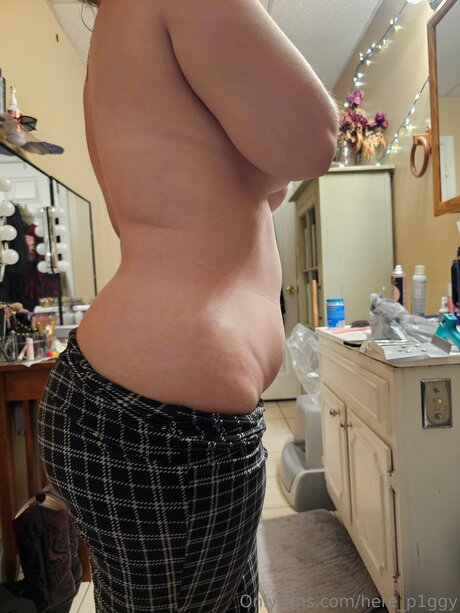 Here P1ggy hot pornstar pics