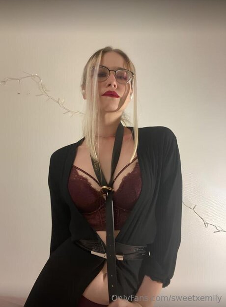 Sweetxemily porn model pics