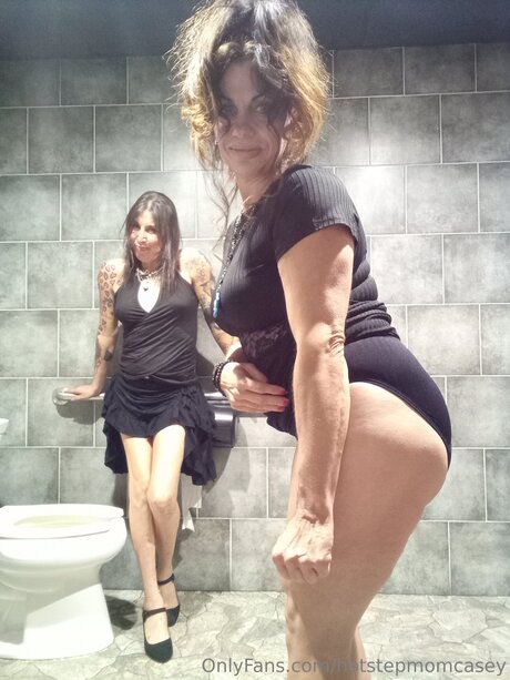 Hotstepmomcasey model top img