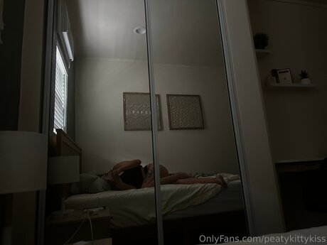 Peatykittykiss star exclusive archive