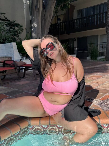 Peatykittykiss free actress image