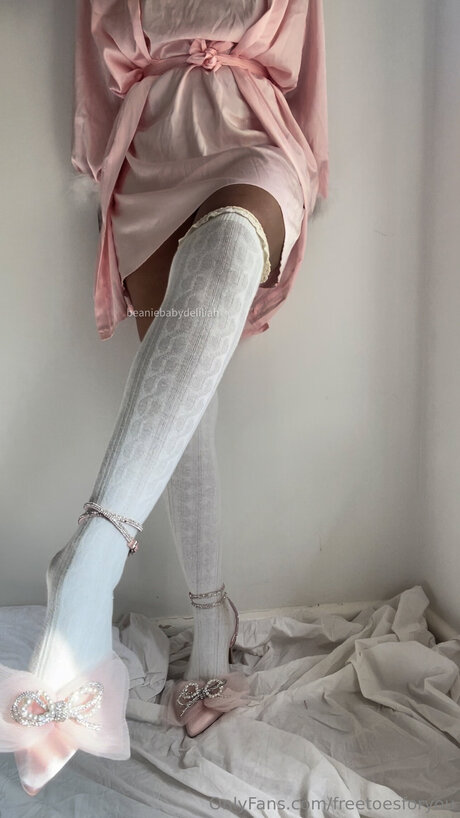 Freetoesforyou star erotic gallery