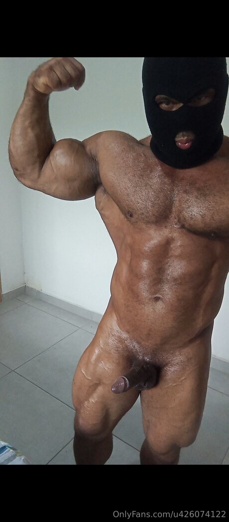 U426074122 model naked picture