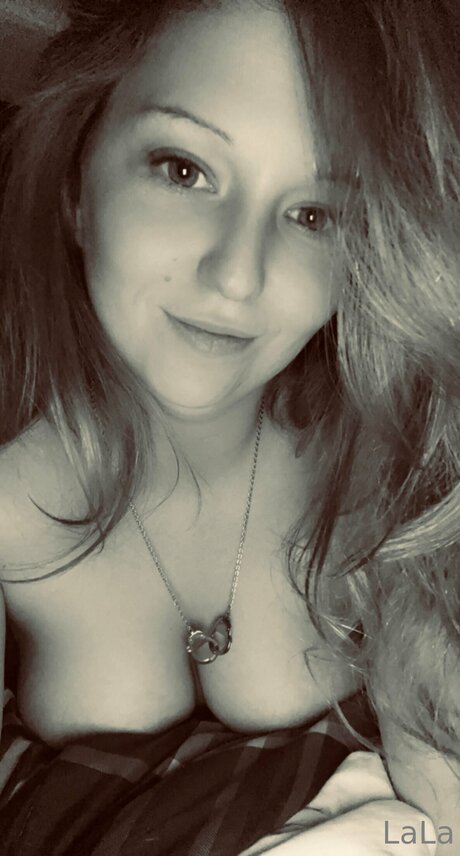 Goldengurl999 profile pic