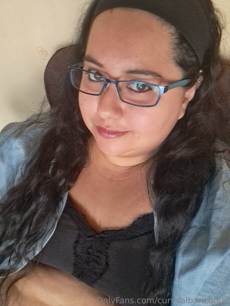 Curvyalbaricoque naked pornstar gallery