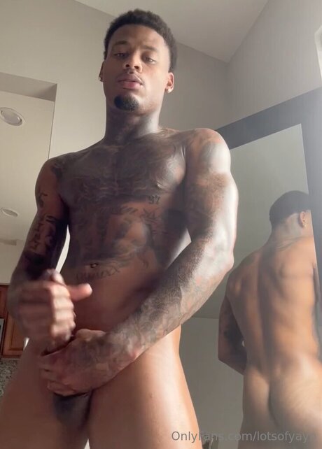 Lotsofyayo model pornographic pics