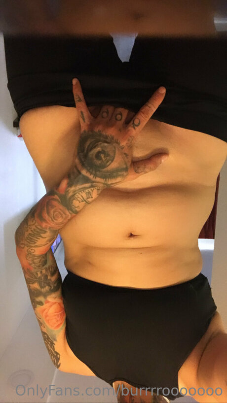 Burrrrooooooo pretty model picture