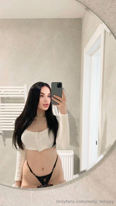 Molly Dollyyy hot model pic