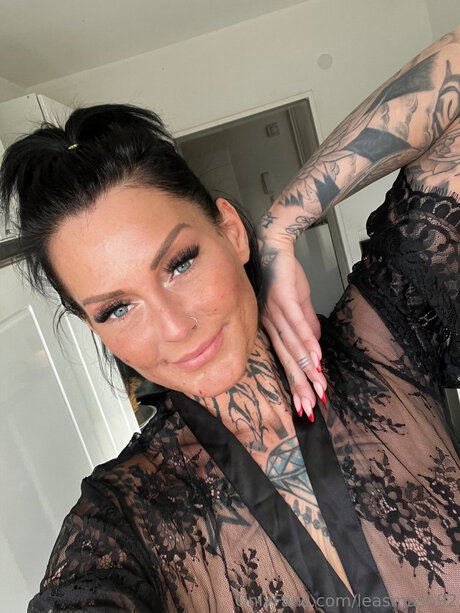 Elaineshubz star pornographic images