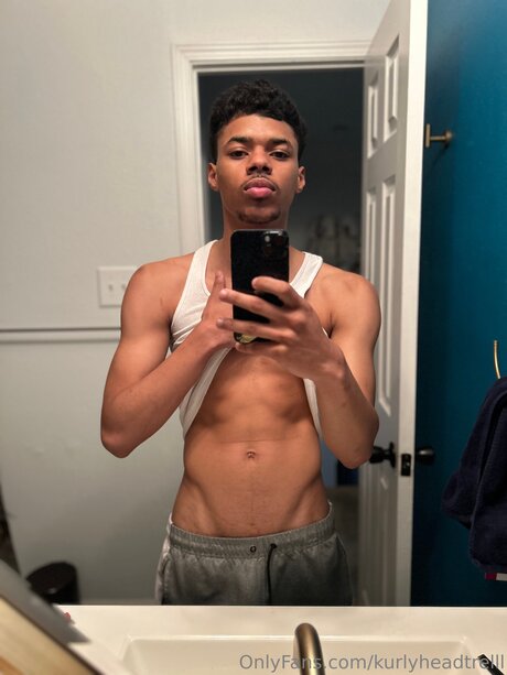 Kurlyheadtrelll model top pic