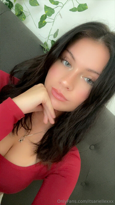 Itsariellexxx model top photos