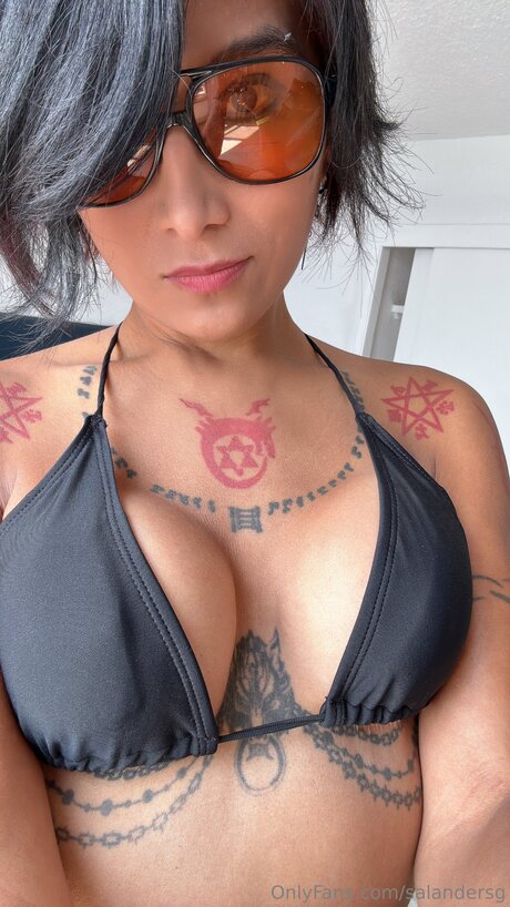 Salandersg naked model photos