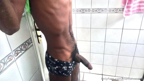 squat onlyfans adult picture