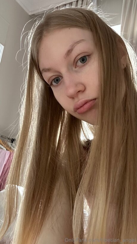 Catie Free model nudes images