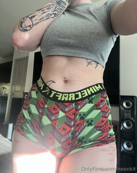 Neonkit naked model pics