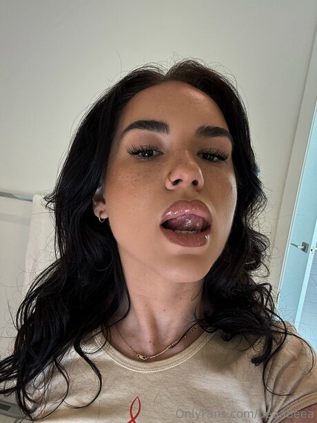 Beaabeea model naked archive