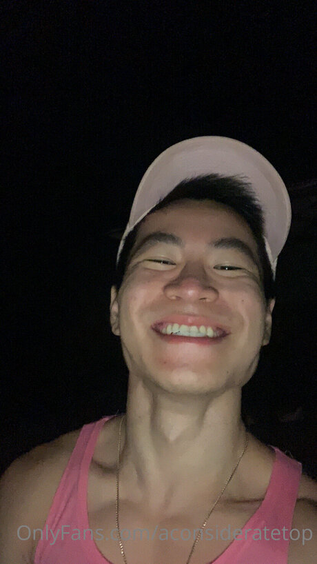 Aconsideratetop model high quality image