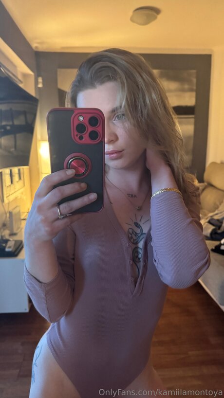 Kamiilamontoya free star pics