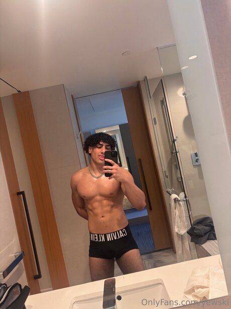 Yewski nude star img