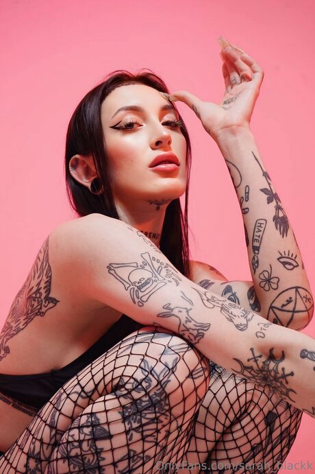 Sarah Blackk top model image