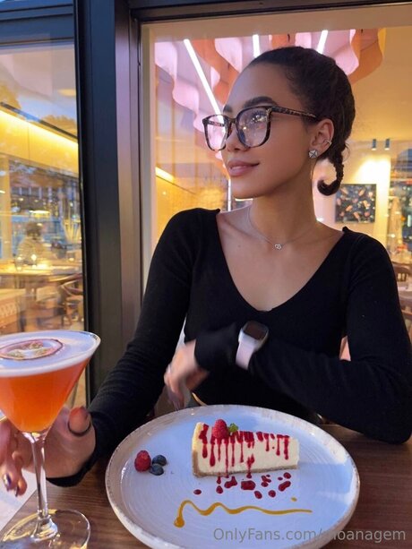 Moanagem model beautiful image