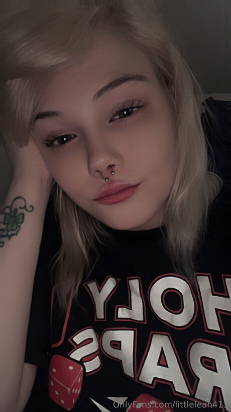 Littleleah413 pornstar xxx images