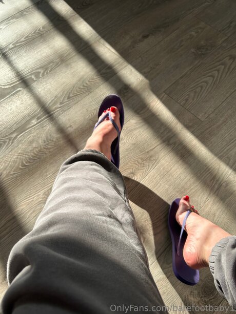 Barefootbaby1 model sexy photo