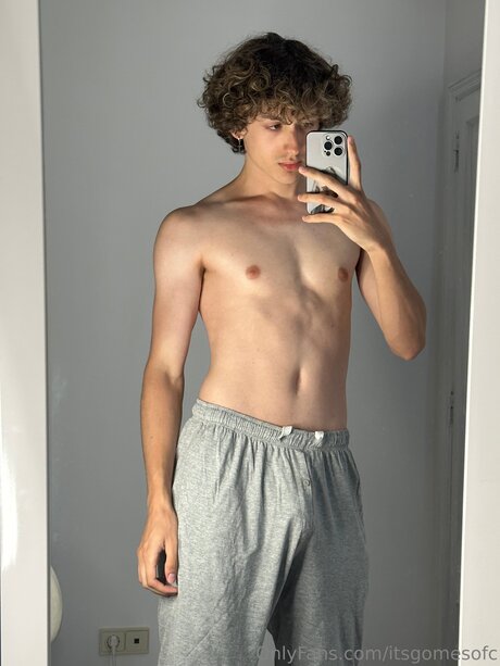 Itsgomesofc erotic star image