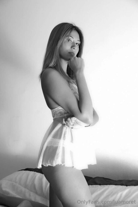 Luamoret model hot images