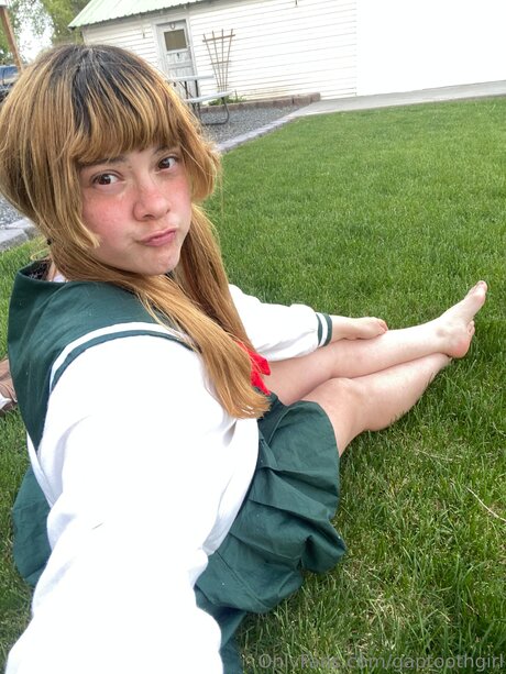 Gaptoothgirl nude model pic