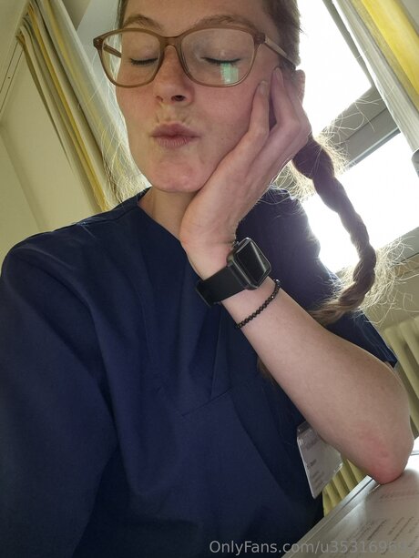 U353169692 naked model picture