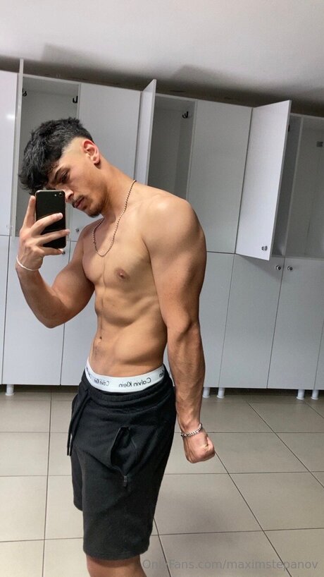 Maximstepanov hot model img