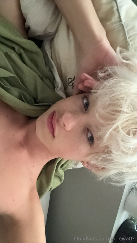 Fluffmoon pornographic model image