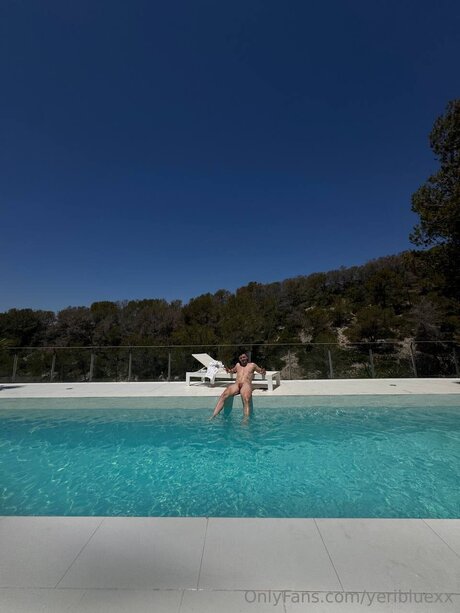 Yeribluexx model porn images