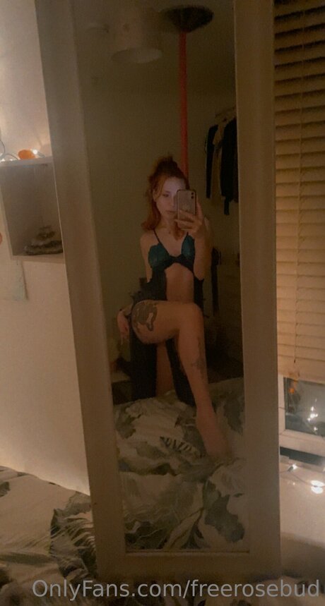 Freerosebud model naked galleries