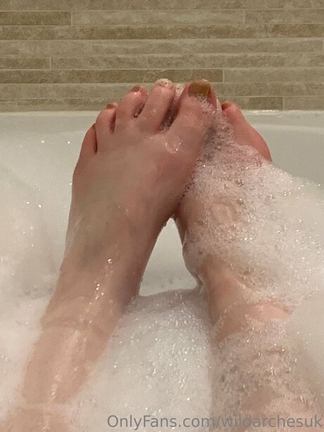 Wildarchesuk nude star image