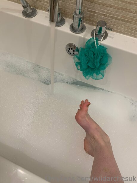 Wildarchesuk adult model pic