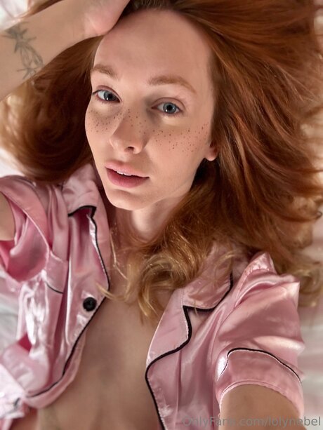 Lolynebel naked model image